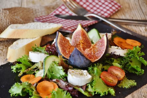 Zupy i sałatki, które zachwycą każdego – dieta wegetariańska