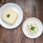 czy tofu można jeść na surowo