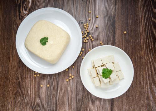 Czy tofu można jeść na surowo? Fakty i mity na temat surowego tofu