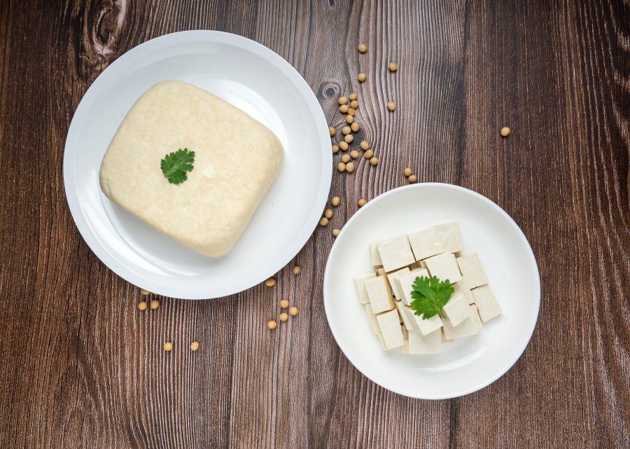 Czy tofu można jeść na surowo? Fakty i mity na temat surowego tofu
