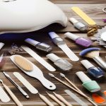 Jak nakładać żel na paznokcie? Narzędzia i produkty